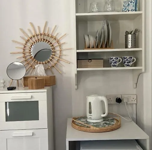 Unique Phaneromenis 41 - Down Town